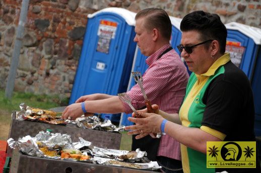 Jamaican BBQ Battle - Ossi (Grover Rec.) vs. Mutti (Muttis Booking) 18. This Is Ska Festival - Wasserburg, Rosslau 28. Juni 2014 (1).JPG